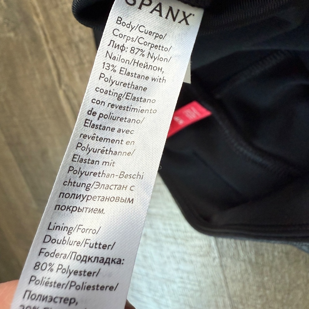SPANX faux leather leggings - Picture 6 of 9